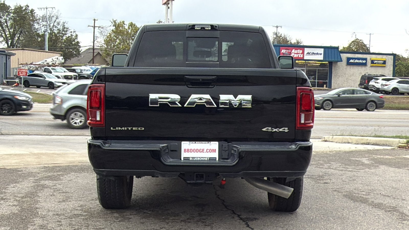 New 2025 Diamond Black Crystal Pearl-Coat Exterior Paint RAM Limited image 5