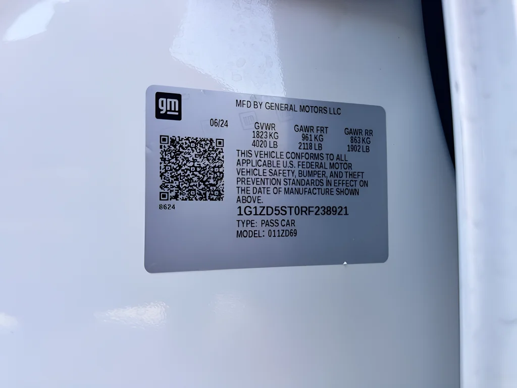 Used 2024 White Chevrolet LT image 21