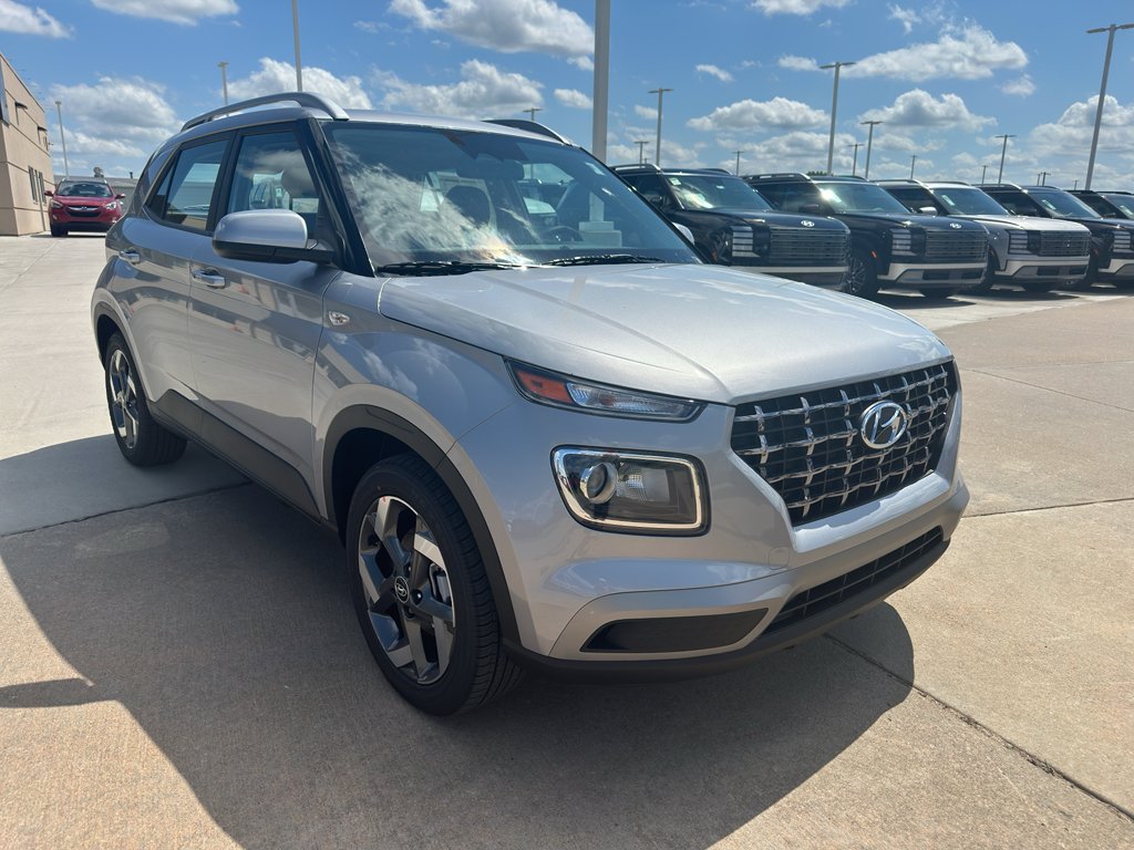 New 2026 Shimmering Silver Hyundai SEL image 2
