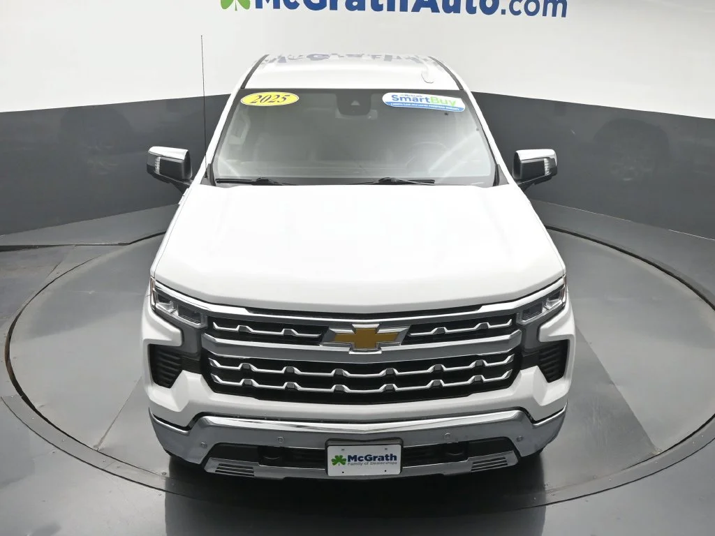Used 2025 White Chevrolet LTZ image 27