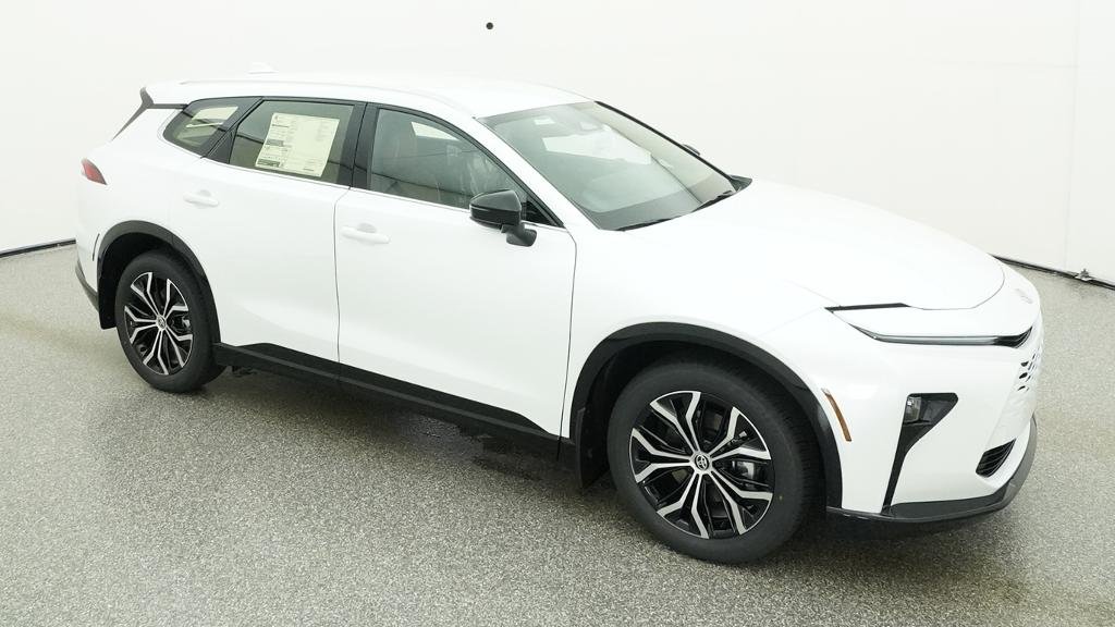 New 2026 Oxygen White Toyota XLE image 42