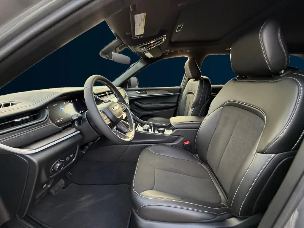 New 2027 Gray Jeep Laredo Altitude image 10