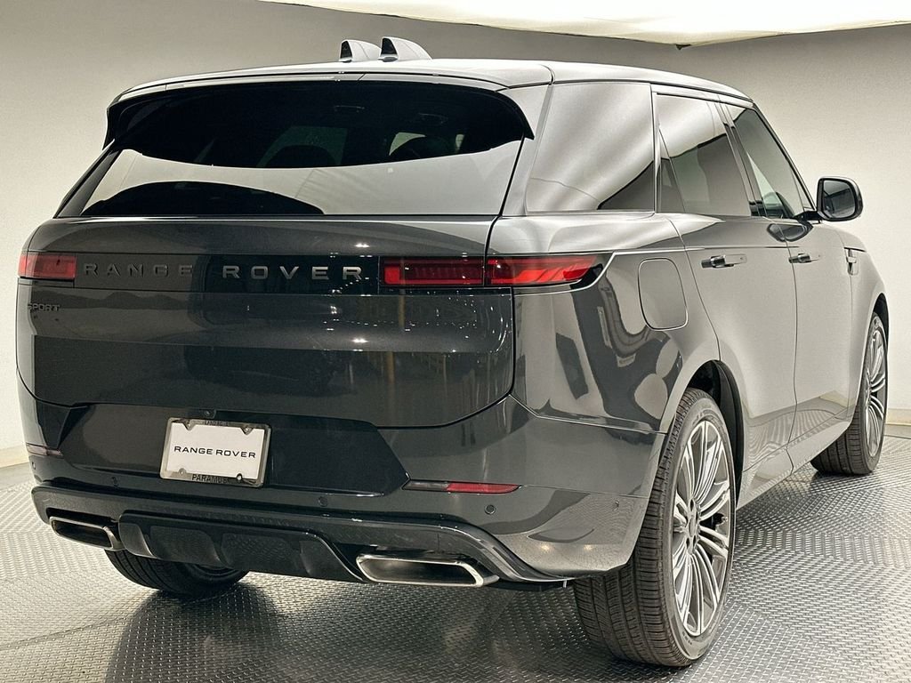 New 2026 Carpathian Grey Land Rover Dynamic SE image 3