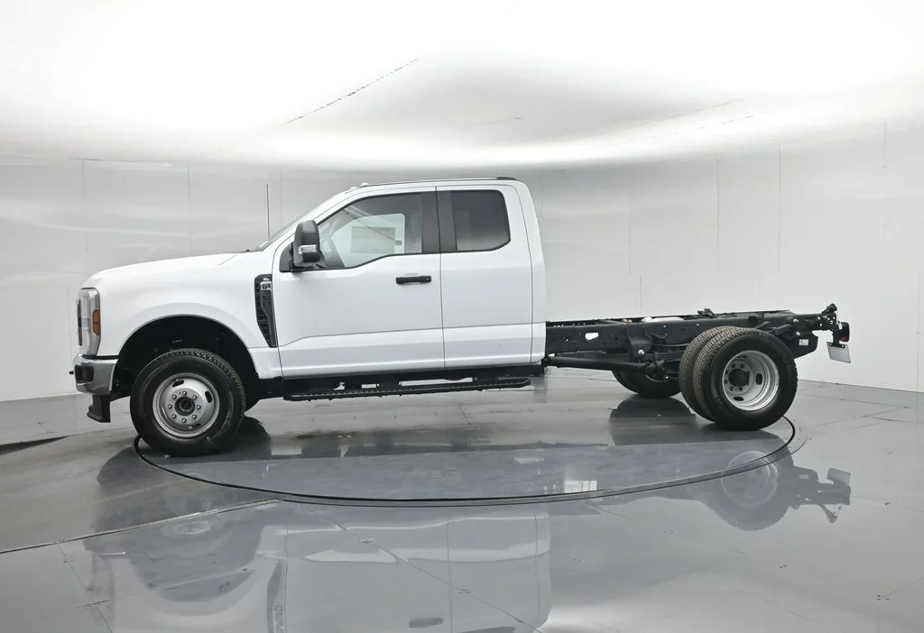 New 2026 Oxford White Ford XL image 25