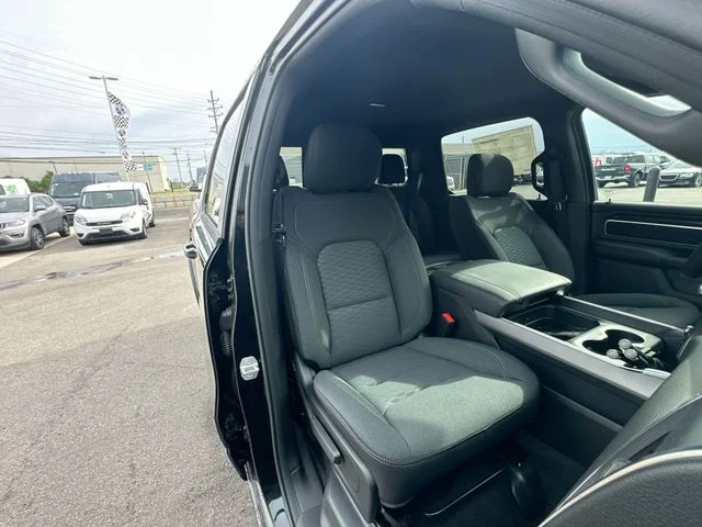 New 2026 Diamond Black Crystal Pearl-Coat Exterior Paint RAM Big Horn/Lone Star image 26