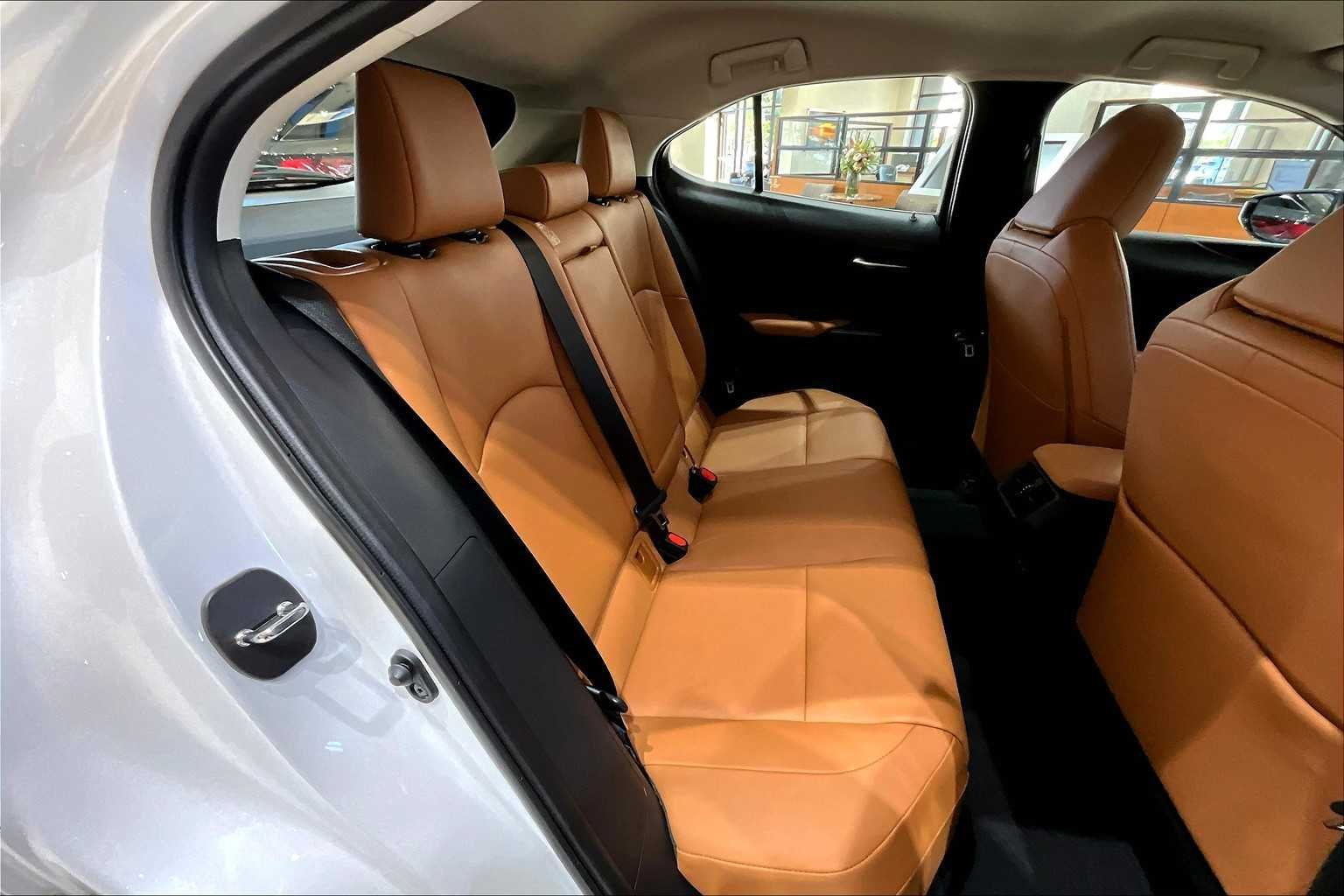 Certified Used 2022 Eminent White Pearl Lexus  image 19