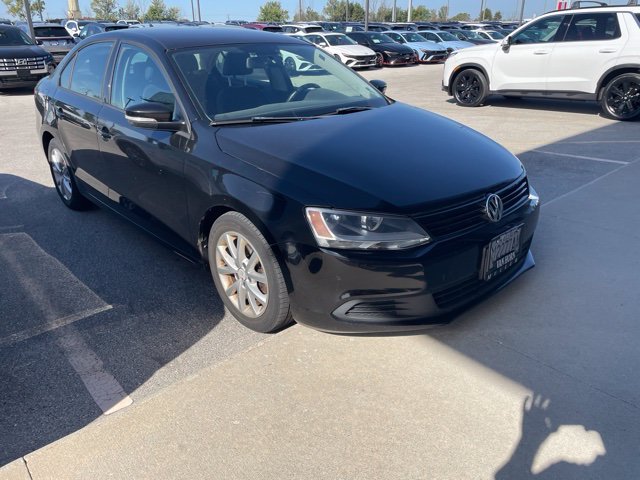 Used 2011  Volkswagen 2.5L SE image 1