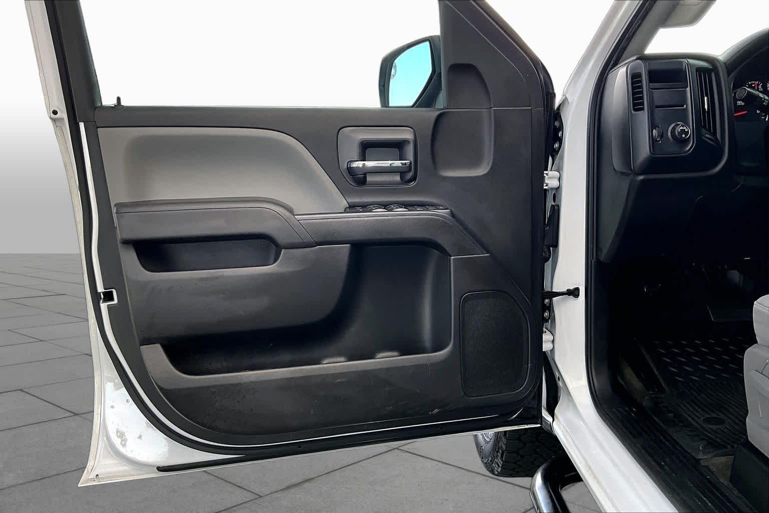 Used 2017 Summit White Chevrolet Custom image 22