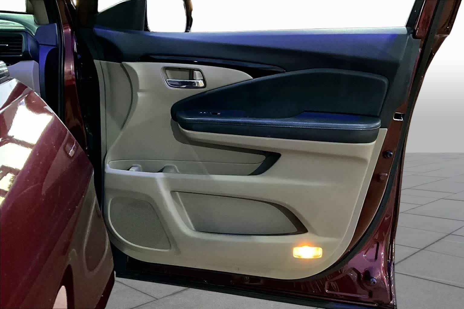 Used 2018 Deep Scarlet Pearl Honda Touring image 22