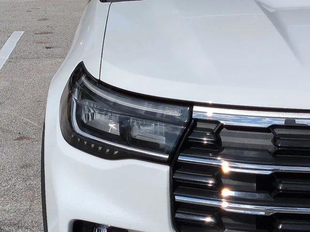 New 2026 Star White Metallic Tri-Coat Ford Active image 10