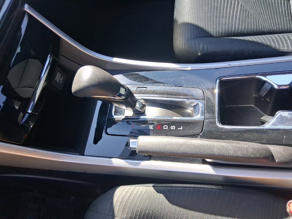 Used 2017 Silver Honda LX image 12