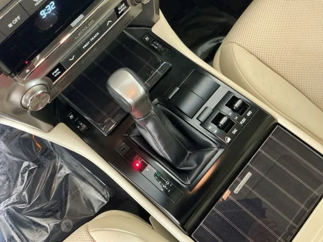 Used 2020  Lexus 460 image 19