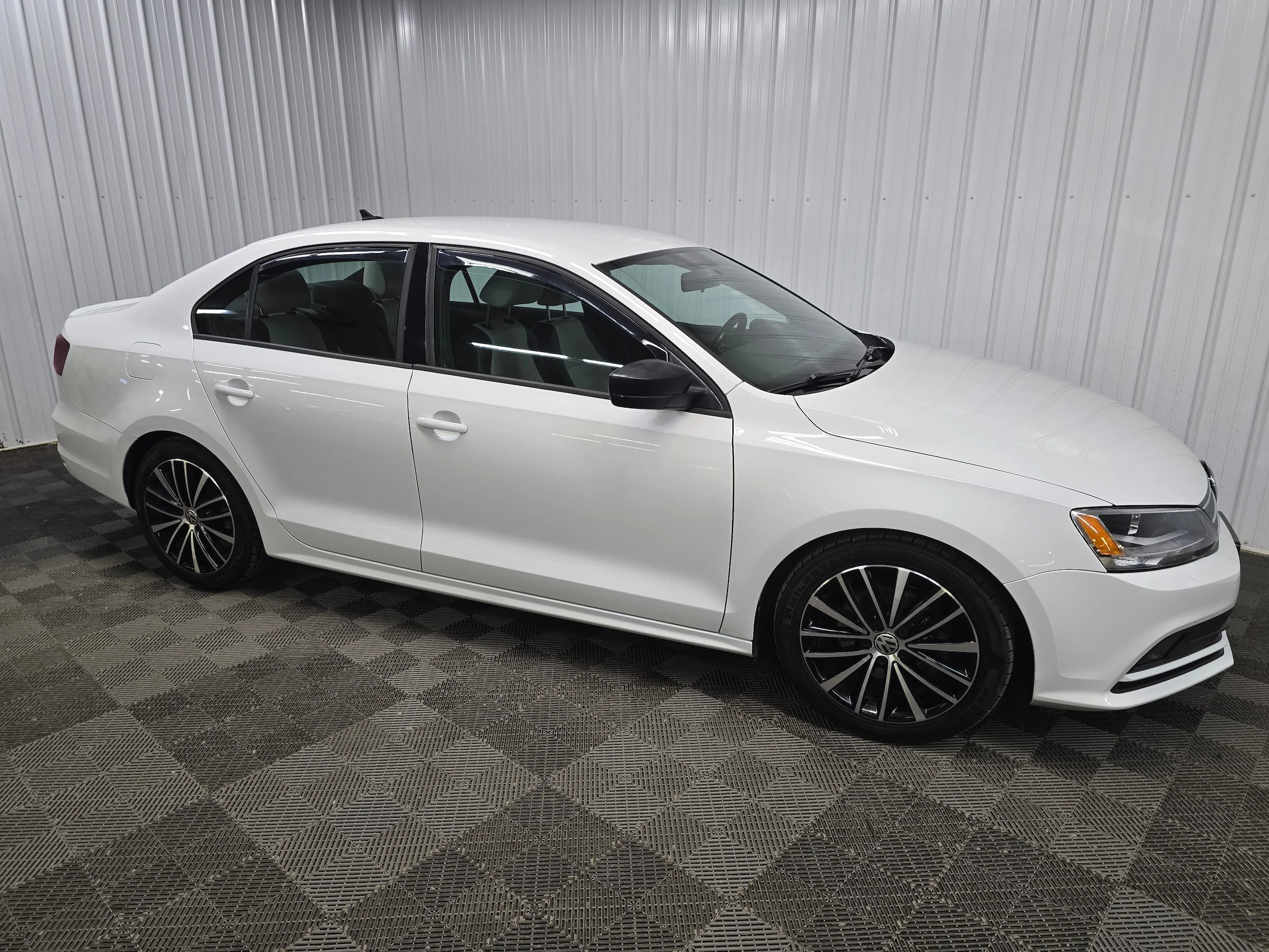 Used 2016 Pure White Volkswagen 1.8T Sport Manual image 7