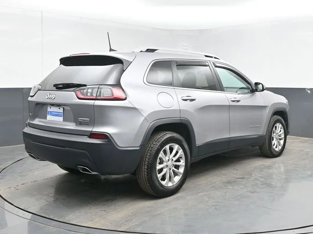 Used 2019 Billet Silver Metallic Clearcoat Jeep Latitude image 10