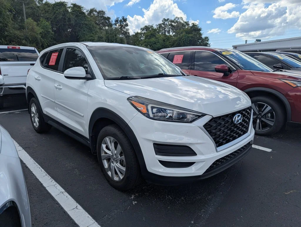 Used 2021 White Hyundai SE image 1