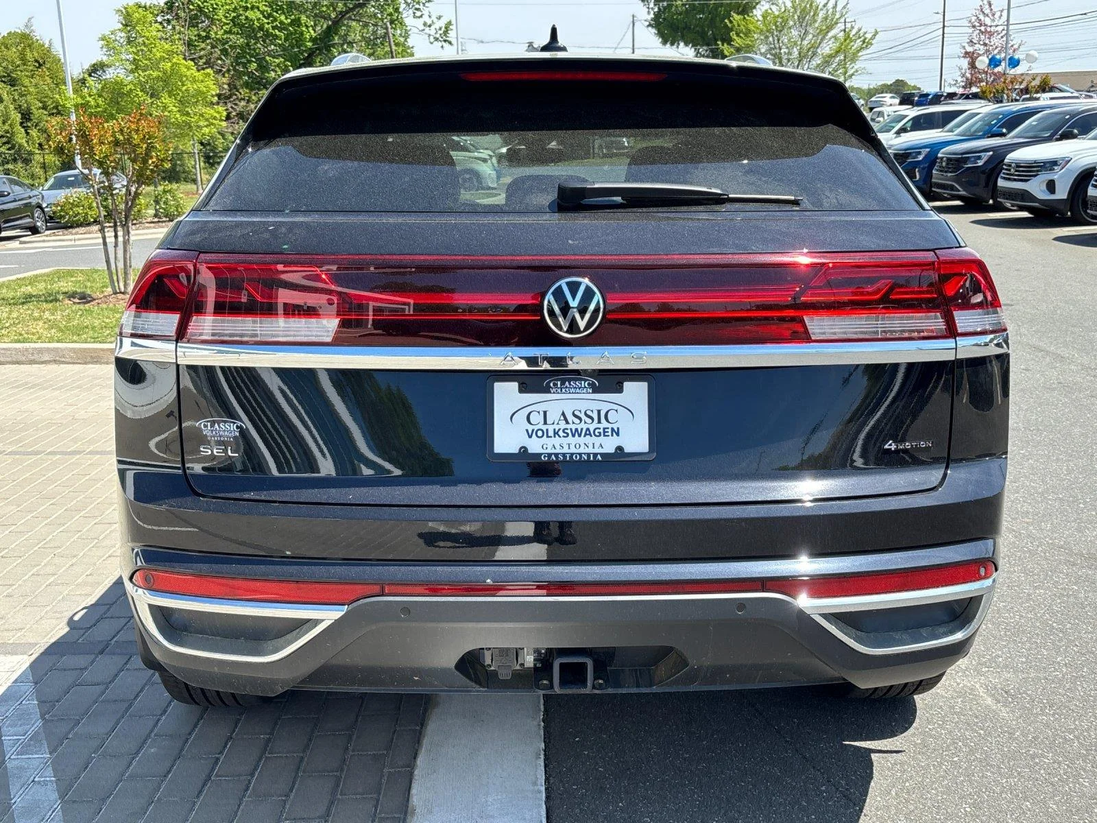 New 2025 Deep Black Pearl Volkswagen 2.0T SEL image 4
