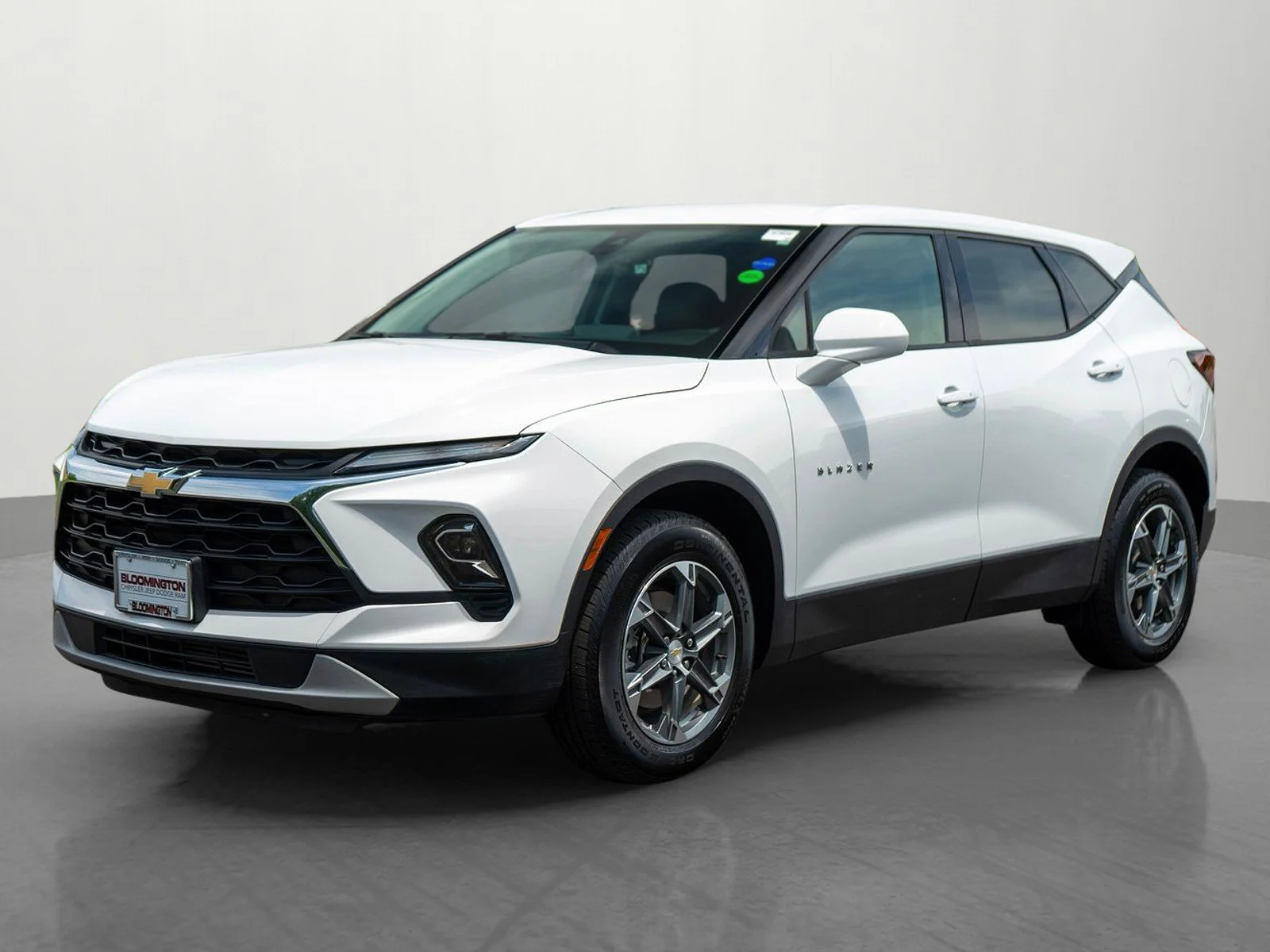 Used 2025 Summit White Chevrolet LT image 3