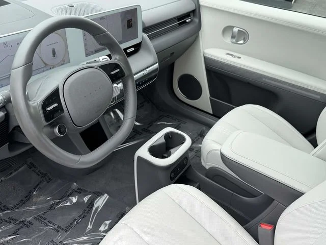 Used 2023 Black Hyundai Limited image 2