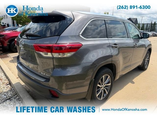 Used 2017 Predawn Gray Mica Toyota XLE image 2