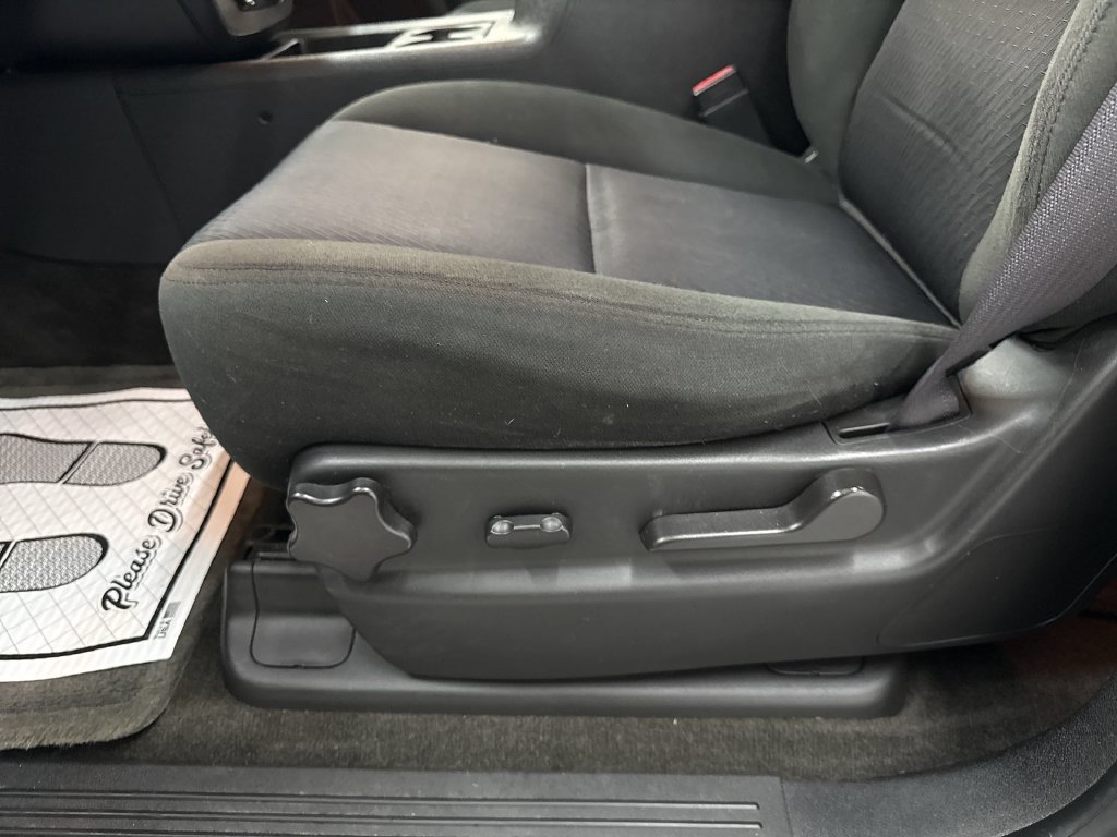 Used 2011 Pure Silver Metallic GMC SLE image 13