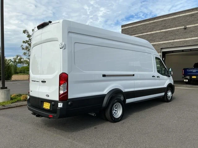 New 2026 Oxford White Ford Base image 4