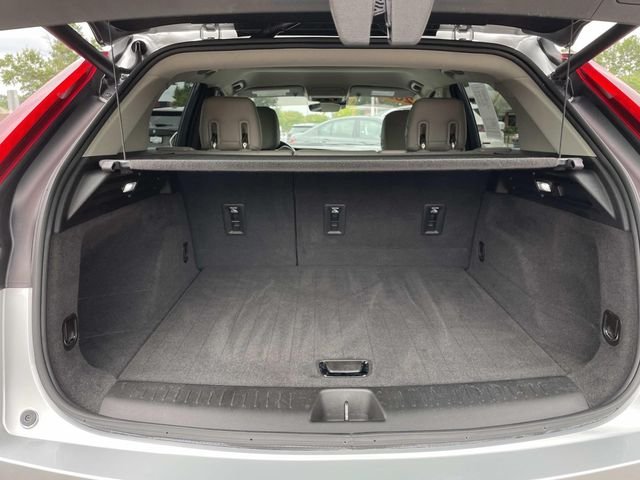 Used 2021 Silver Cadillac Luxury image 8