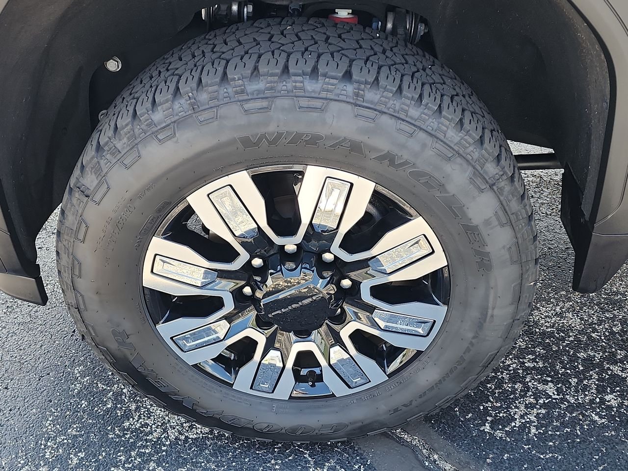 Used 2024 Sterling Metallic GMC Denali image 10
