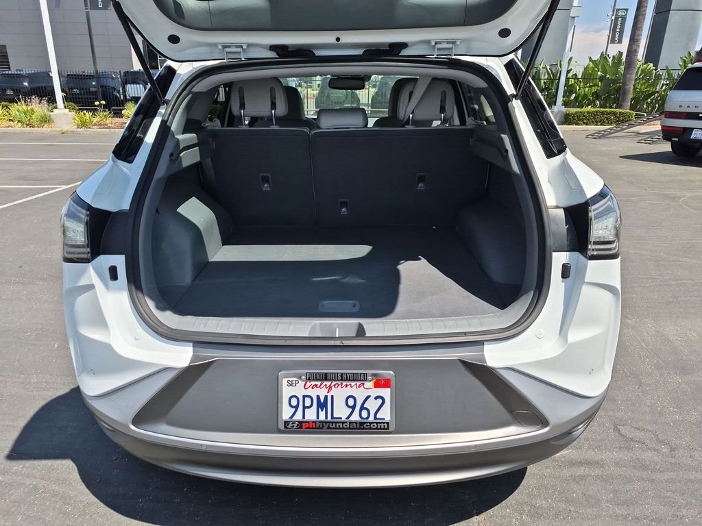 Used 2021 White Hyundai Blue image 32