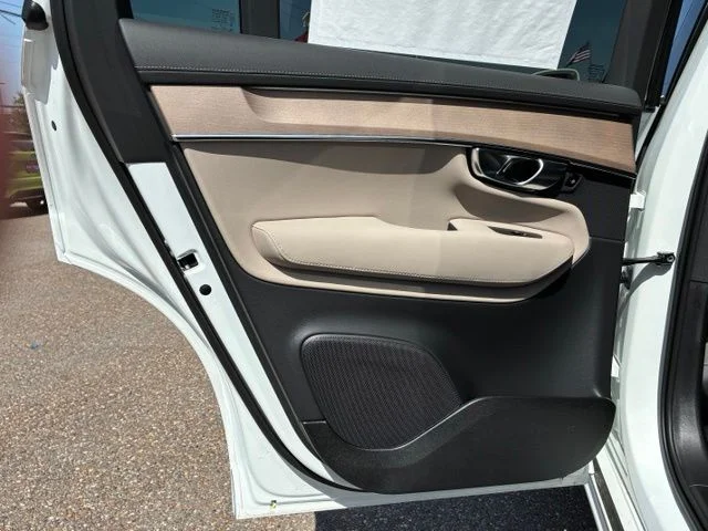 New 2026 Crystal White Volvo Plus image 23