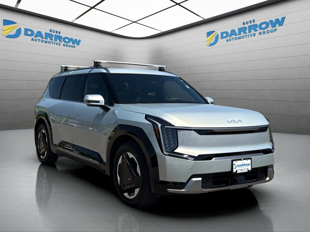 Used 2024 White Kia Land image 7