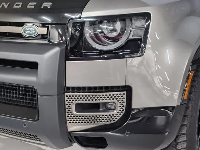 Used 2024 Silicon Silver Premium Metallic Land Rover X image 12
