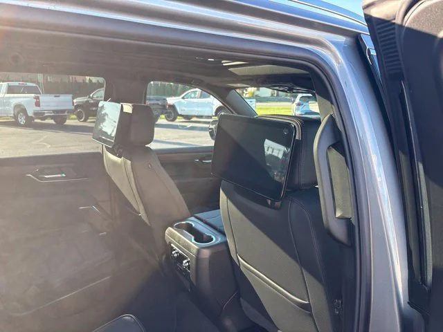 2027 GMC Yukon Denali - Photo 20