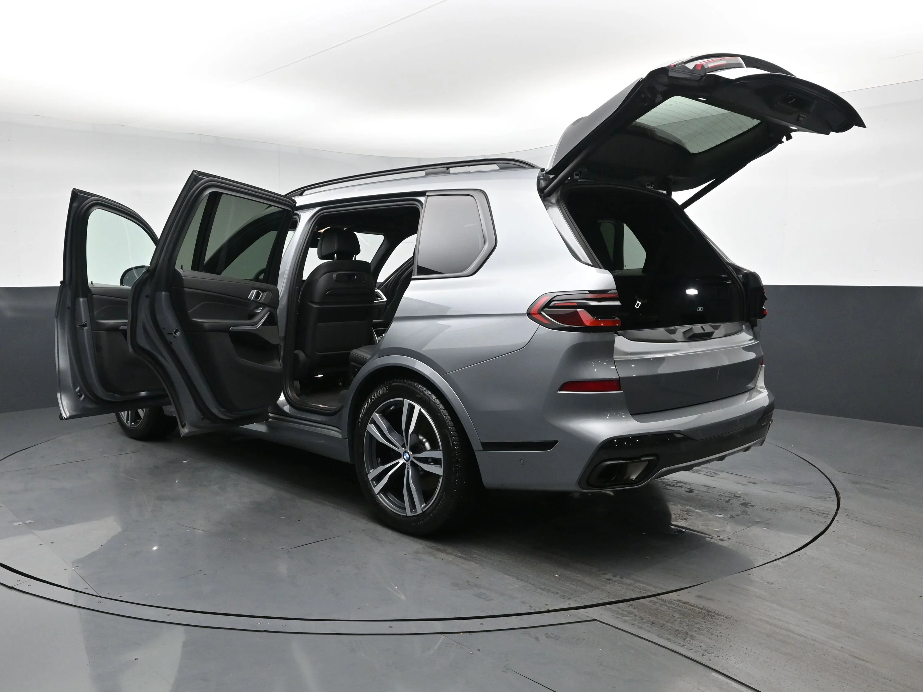 Used 2024 Skyscraper Grey Metallic BMW xDrive40i image 27
