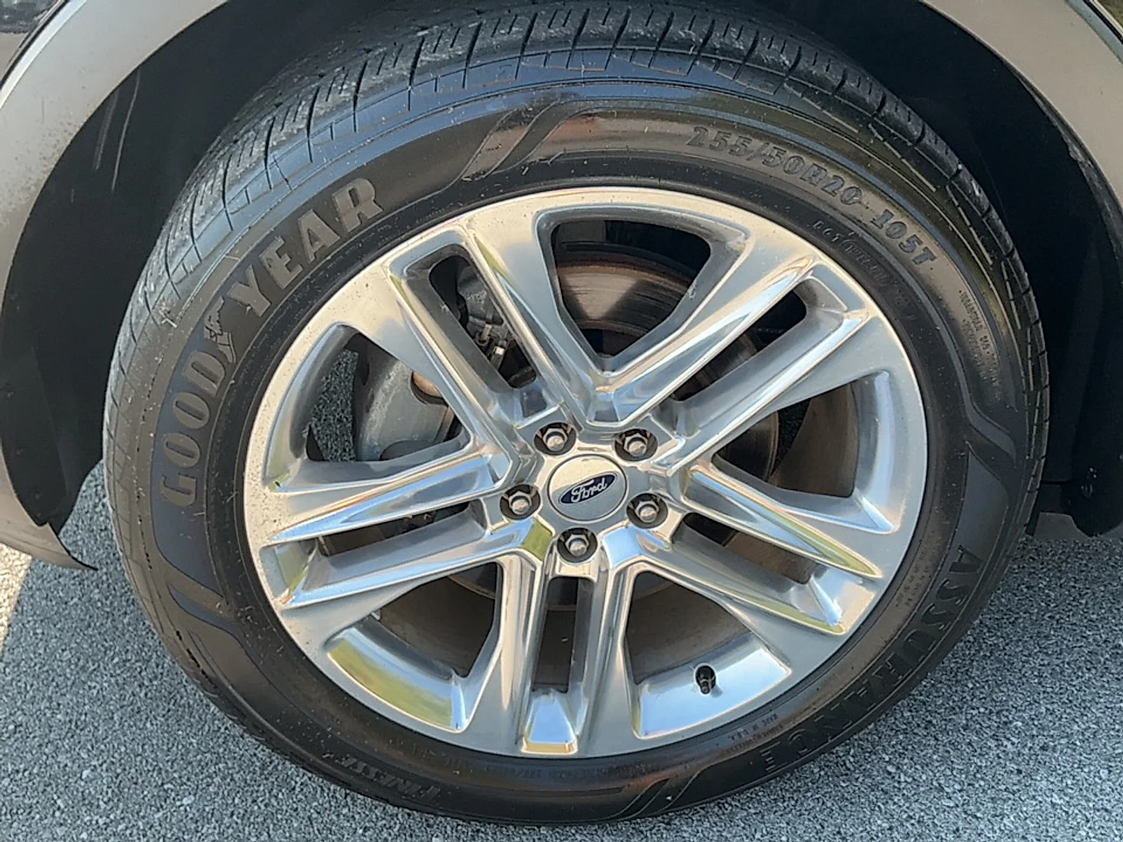 Used 2016  Ford Limited image 5