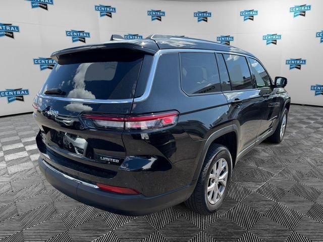 Used 2022 Diamond Black Crystal Pearlcoat Jeep Limited image 6