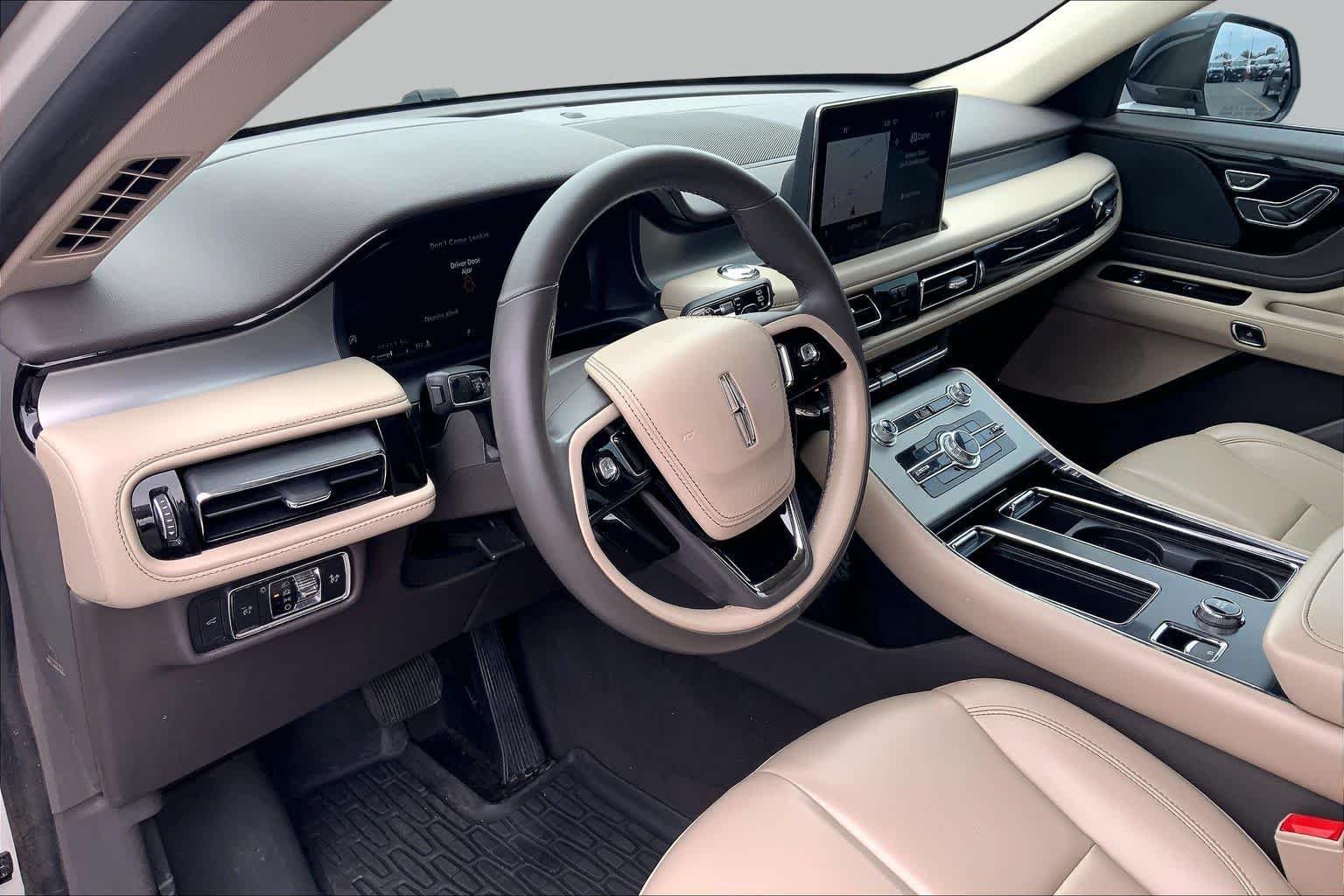 Used 2021 Ceramic Pearl Lincoln Standard image 18