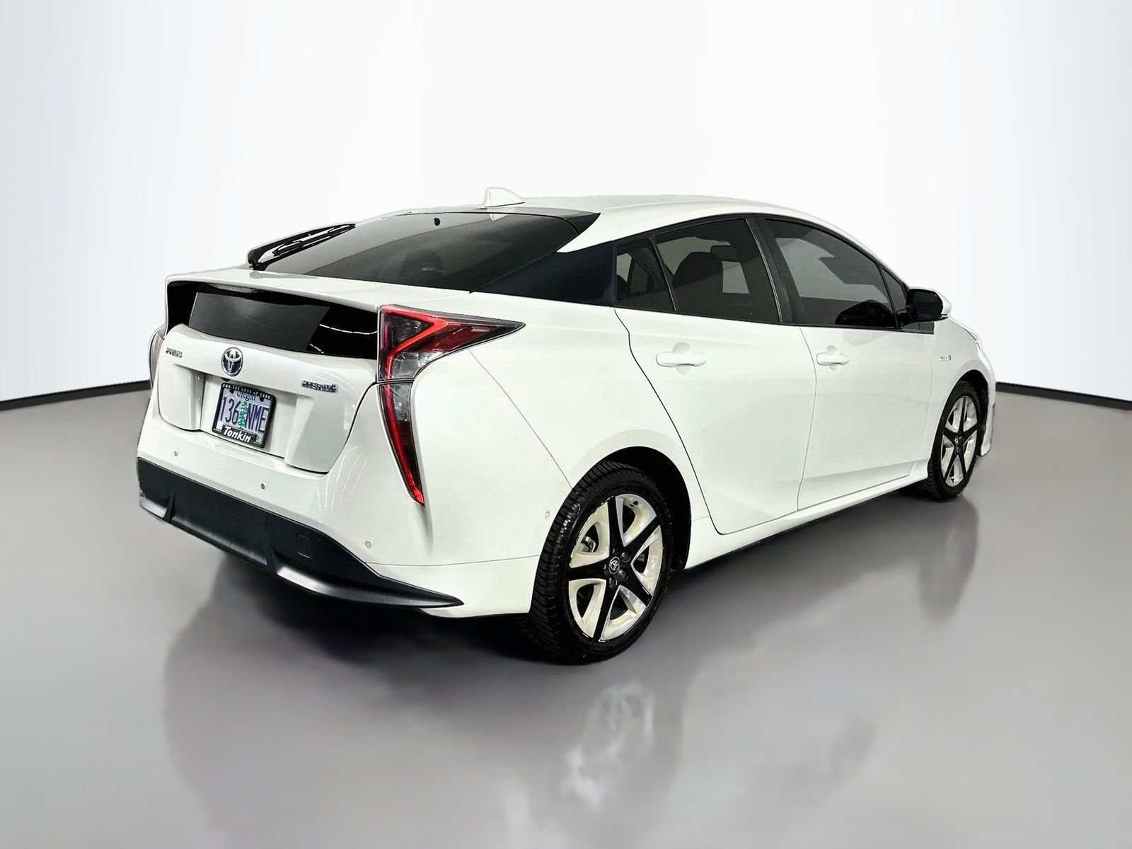 Used 2016 Blizzard Pearl Toyota Four Touring image 7