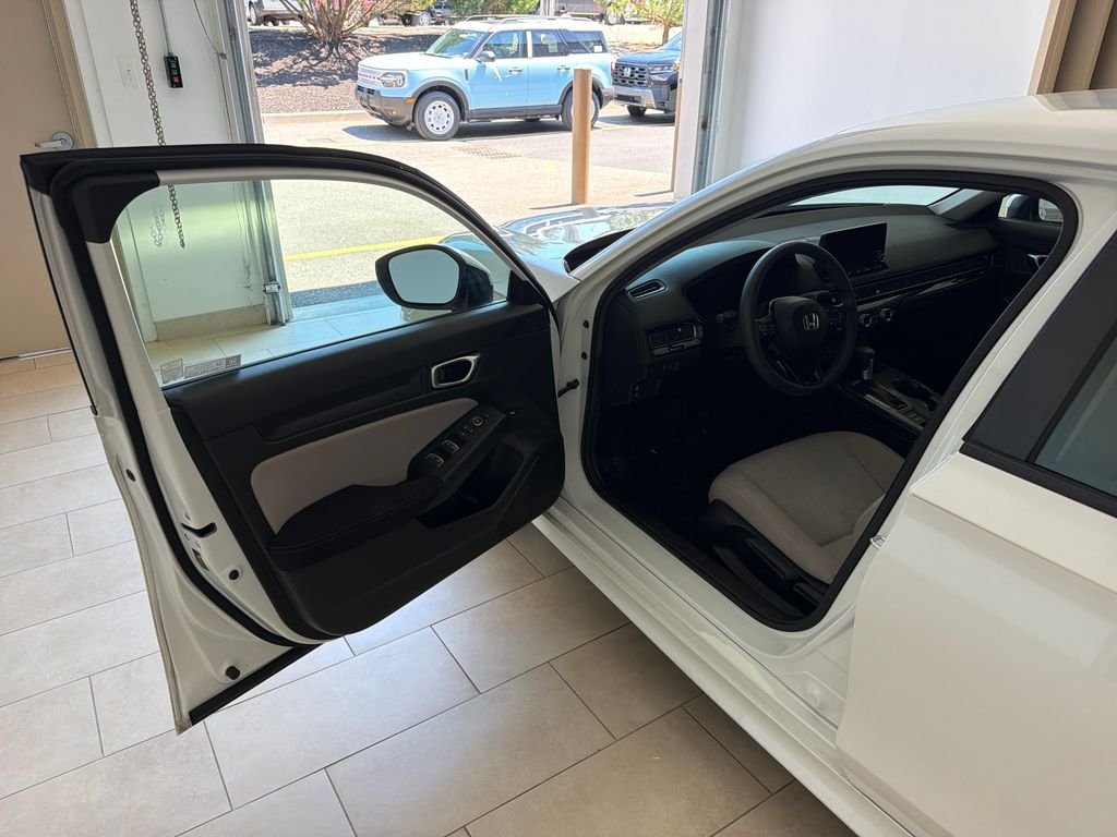 Used 2024  Honda LX image 10