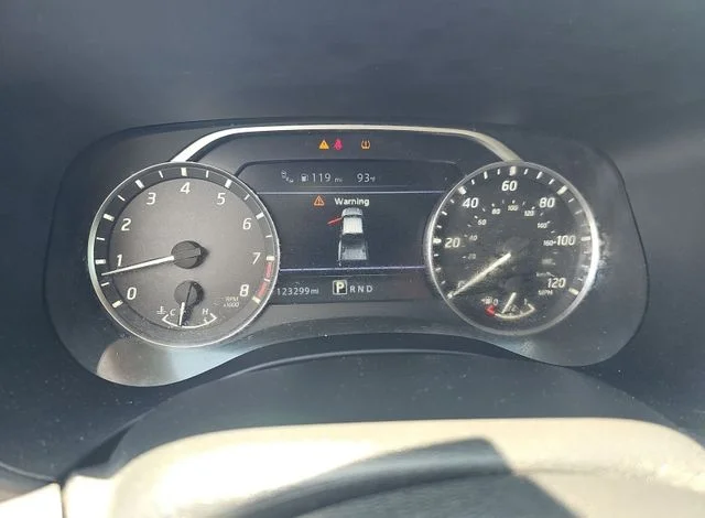 Used 2022 White Nissan S image 4