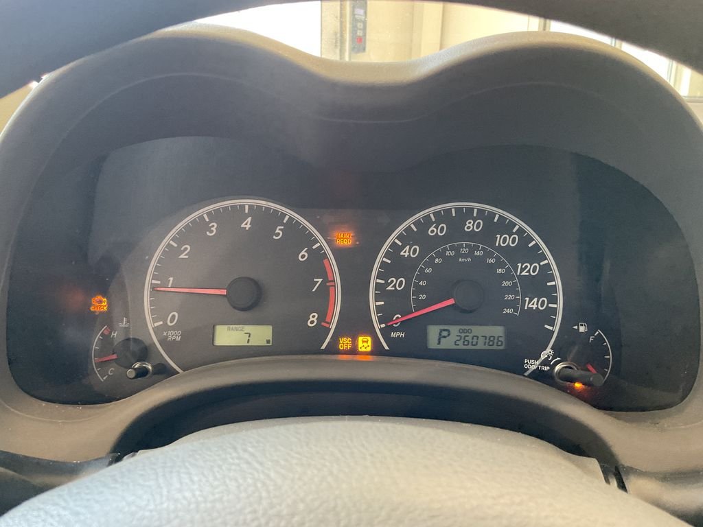 Used 2010  Toyota LE image 13