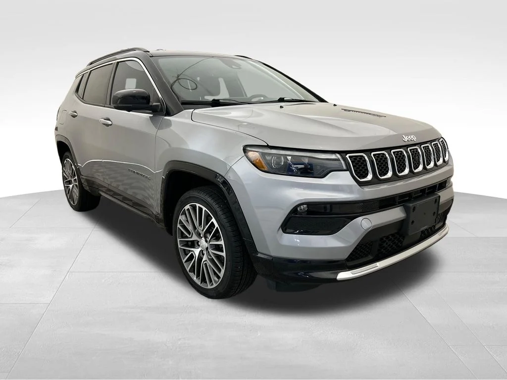 Used 2023 Silver Jeep Limited image 7