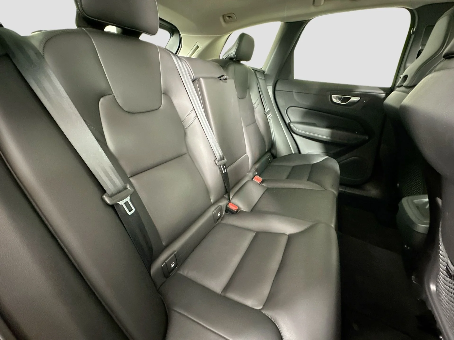 Used 2025 Onyx Black Volvo Core image 28