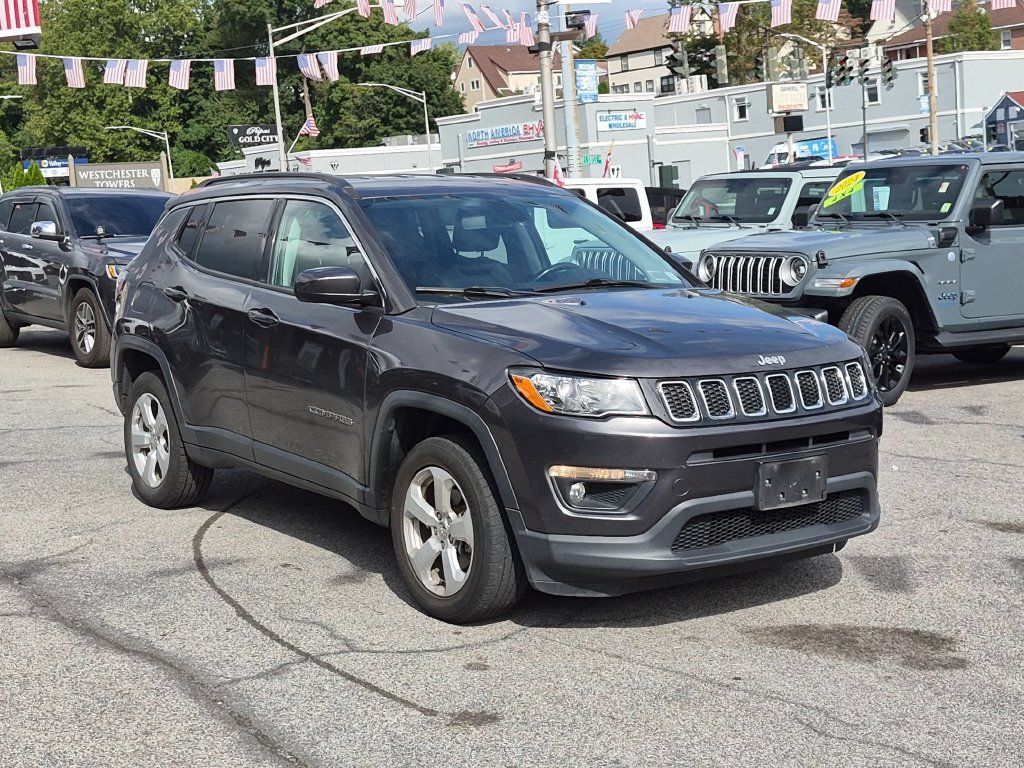 Used 2019 Gray Jeep Latitude image 3