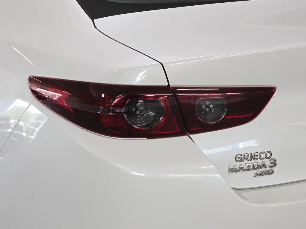 Used 2020 Snowflake White Pearl Mica Mazda Select image 31