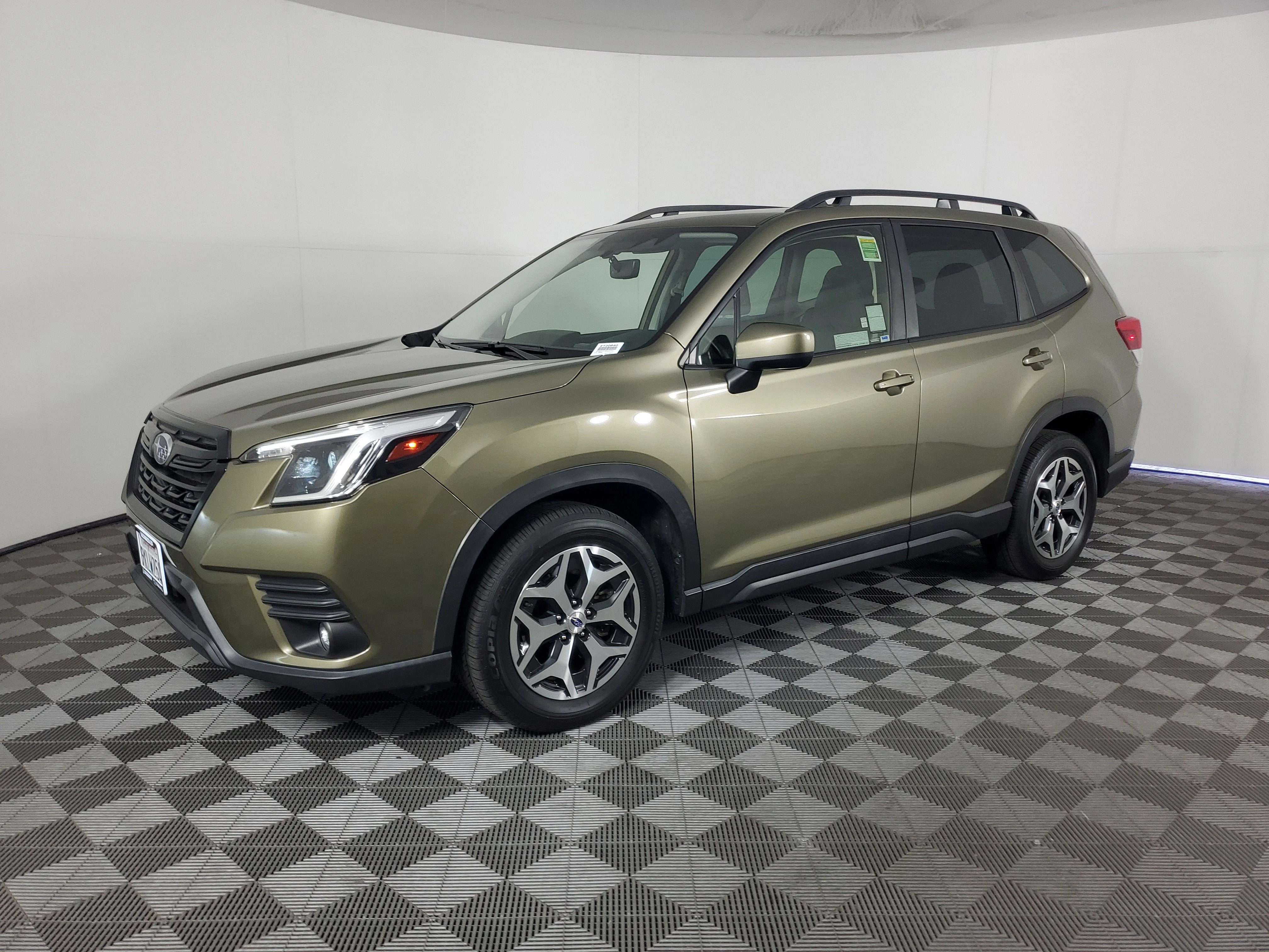 Used 2024 Autumn Green Metallic Subaru Premium image 8
