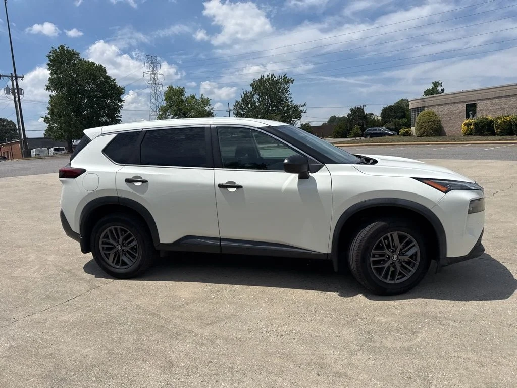 Used 2021 White Nissan S image 10