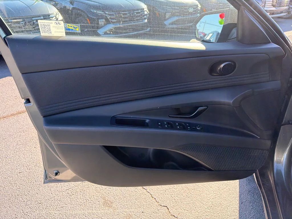 Used 2025 Gray Hyundai SEL Sport image 10