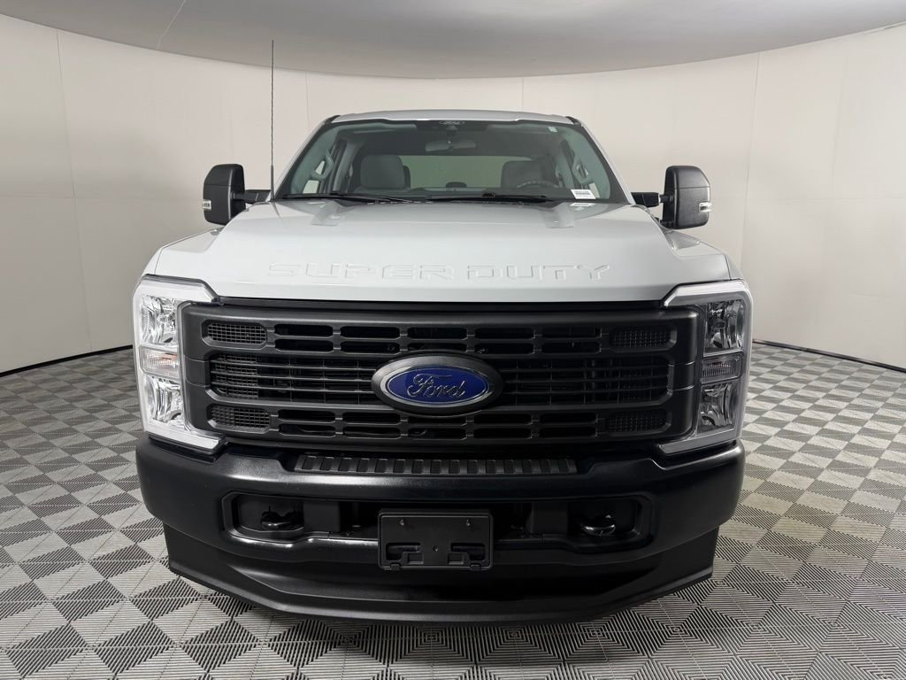 Used 2025 White Ford XL image 6