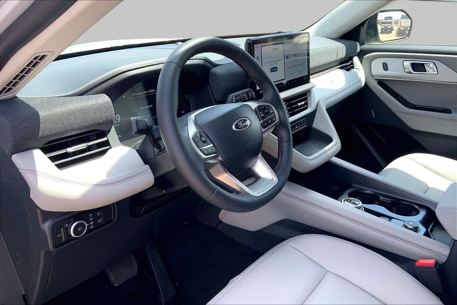New 2026 Space White Metallic Ford Active w/200A Pkg image 8