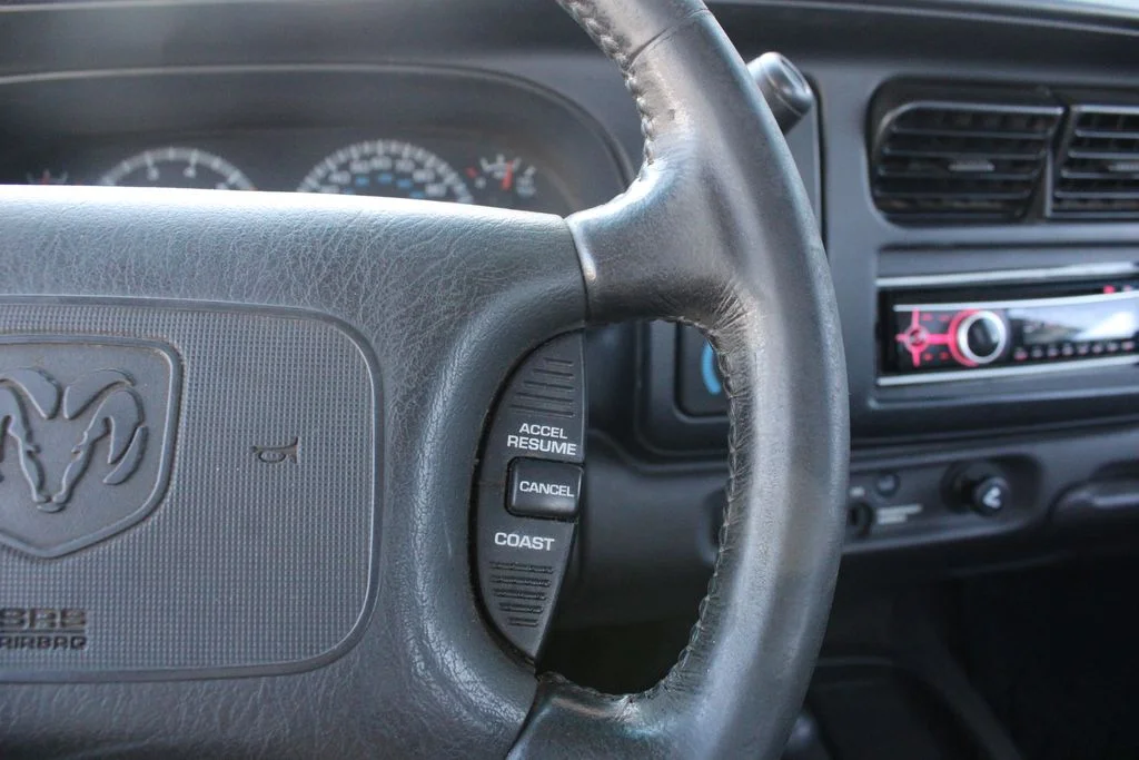 Used 2000 White Dodge Sport image 9